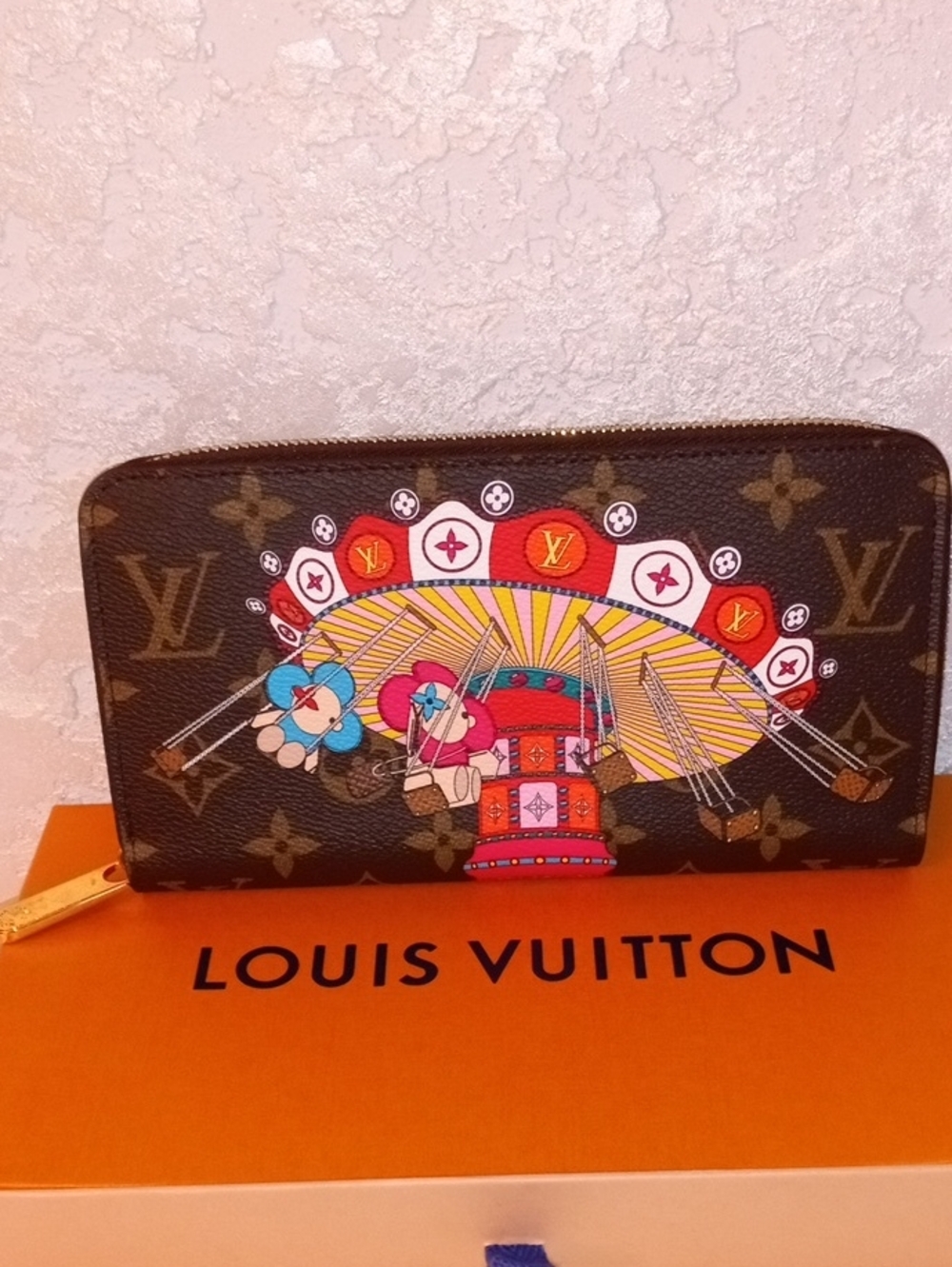Louis Vuitton Monogram Rare Zip Wallet with Multicolor Carousel Motif Holiday Co - Picture 2 of 9